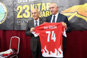 ASK-baskanindan-vali-kucuke-forma