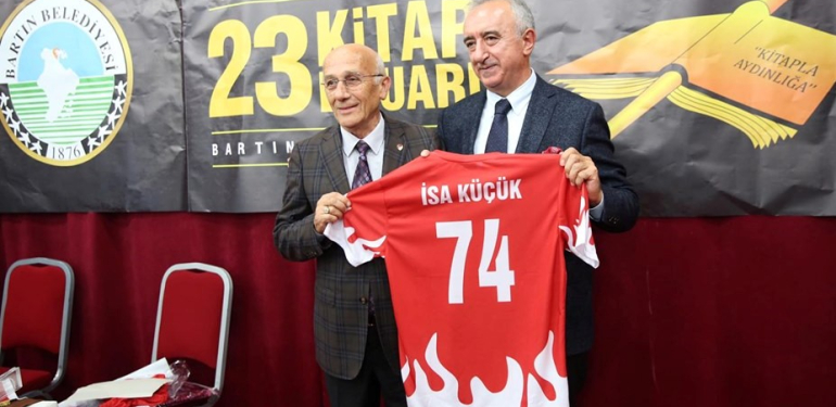 Vali İsa Küçük’ten şiir tadında söyleşi