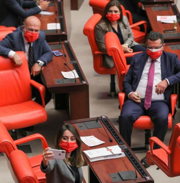 Aysu-Bankoglu-Mecliste-ozcekim-yapti_Bartin