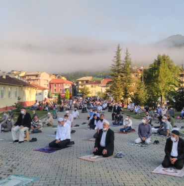 Bartin-Kumlucada-bayram-namazi