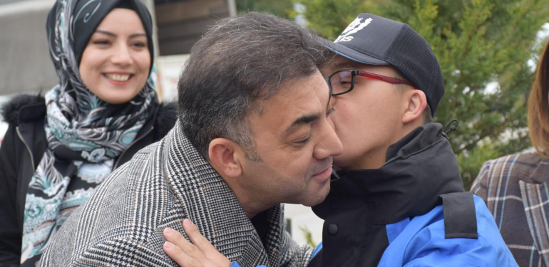 Otizmli çocuklar polis şapkası taktı