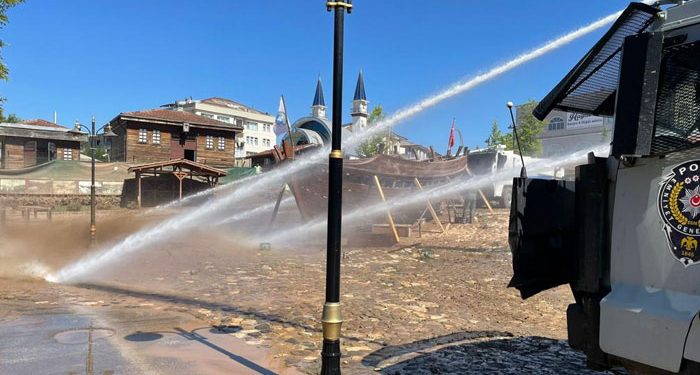 Bartın’daki sel çamuruna TOMA ile müdahale!
