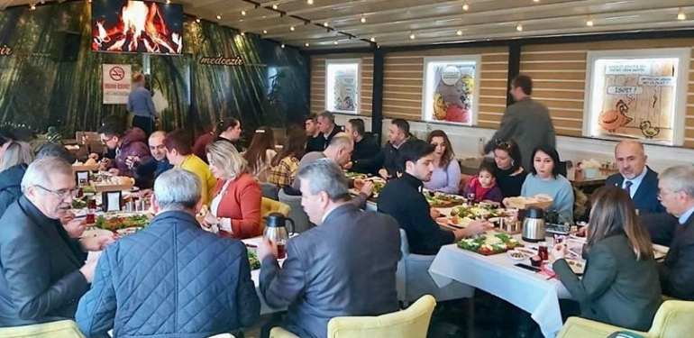 Bartın’da siyaset çalışan gazetecilerin özel gününü kutladı