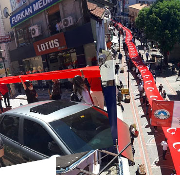 CHP-bartinda-140-metrelik-bayrakla-yurudu