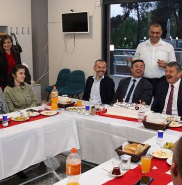 Cemal-akina-surpriz-dogum-gunu
