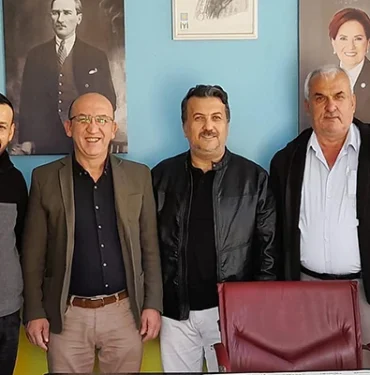 Siyasette-dikkat-ceken-fotograf-Kumlucadan-geldi