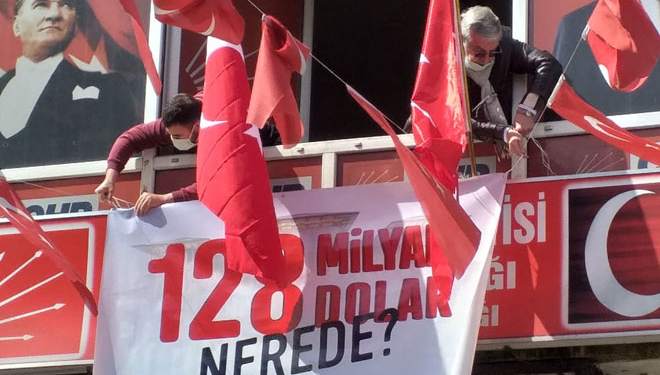 Afiş restleşmesi! Bu kez Bartın İl Başkanlığı’na astılar