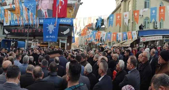 AK Parti 4 koldan sahaya indi, Kozcağız’da kalabalık açılış