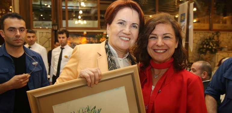 Akşener’in Safranbolu’da mikrofonla sınavı