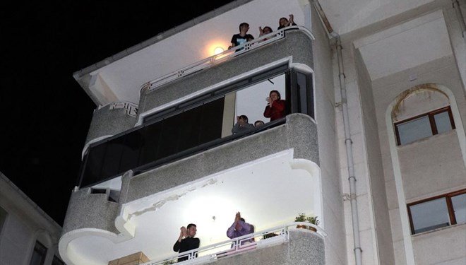 Bartın’da sağlık çalışanlarına alkışlı destek