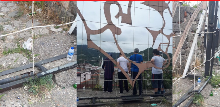 Amasra’daki Atatürk portresinin demirleri çürüdü