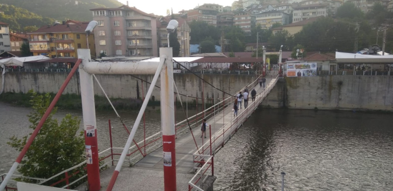 Devrek’in asma köprüsü bakıma muhtaç