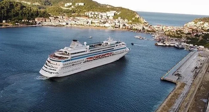 Bizim Astoria, Amasra’da kaza yaptı, 668 kişi 16 saattir gemide mahsur