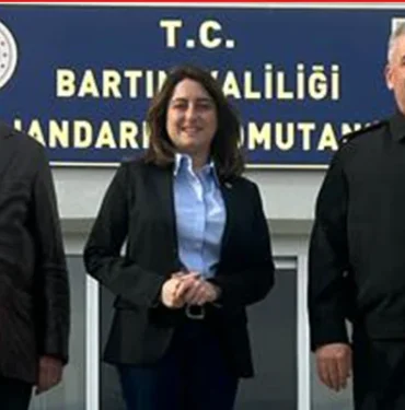 aysu-bankoglu-bartin-jandarma-komutani-ile-gorustu