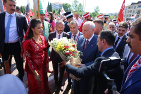 bahceli-bartinda-ciceklerle-karsilandi
