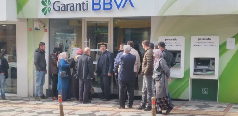Bankalar ve kamu esnek çalışmaya geçiyor