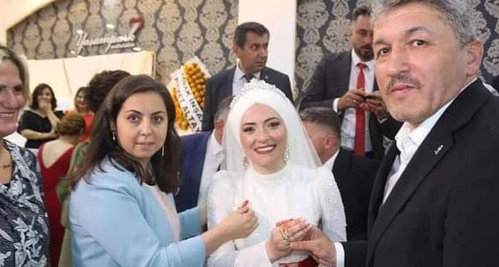 Parti binasından sendikaya gelin gitti