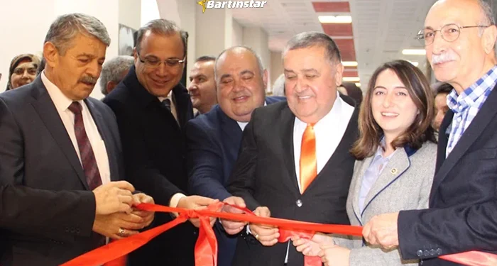 Geleneksel el sanatları sergisi, siyaseti bir araya getirdi