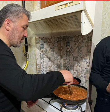 bartin-il-baskani-deve-yukurtasi-ile-menemen-pisirdi