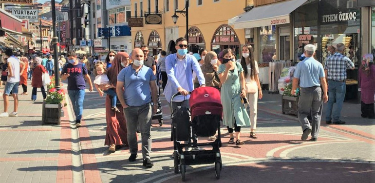 Bartın’da bayram öncesi sokaklar hareketlendi