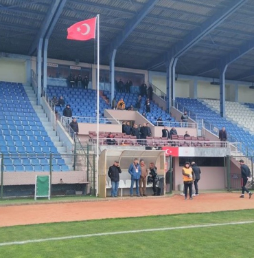 bartin-kirikkale-bos-tribunlere-oynandi