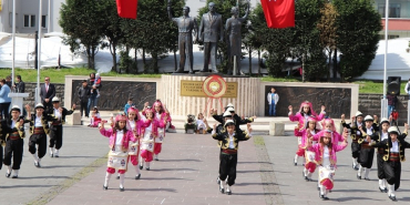 bartin-meydani-23-nisan-kutlandi