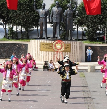 bartin-meydani-23-nisan-kutlandi