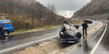 bartin-plaka-duz-yolda-takla-3