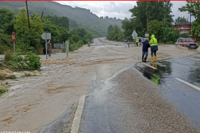 bartin-siddetli-yagmur-yollar-kapandi