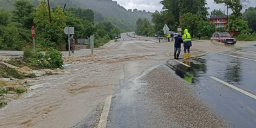 bartin-siddetli-yagmur-yollar-kapandi