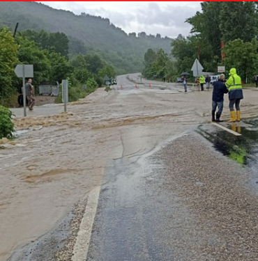 bartin-siddetli-yagmur-yollar-kapandi
