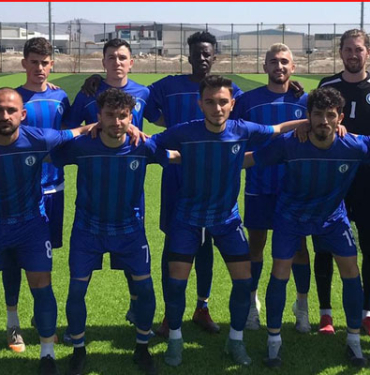 bartin-universitesi-futbol-takimi-kupa-kaldirdi