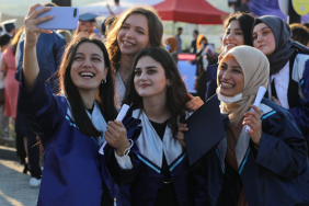 bartin-universitesi-mezuniyet-toreni