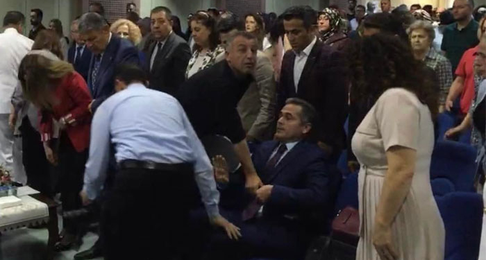 Vali Bey canlı yayında fenalaştı! İşte o anlar…