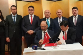bartin-valisi-ile-japon-buyukelci-imzayi-atti