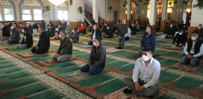 İşte 74 gün sonra Bartın’dan ilk Cuma Namazı görüntüleri