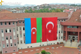 bartinda-azerbaycan-bayraklari1