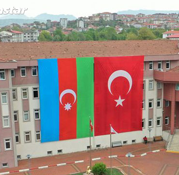 bartinda-azerbaycan-bayraklari1