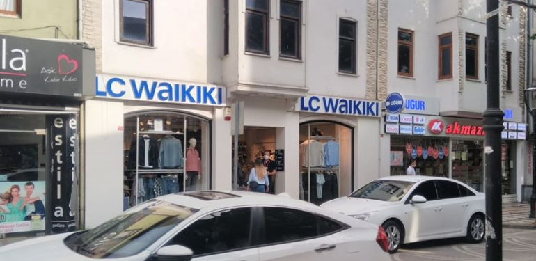 Mağazalar kepenkleri açtı, esnaf normal hayata hazırlanıyor