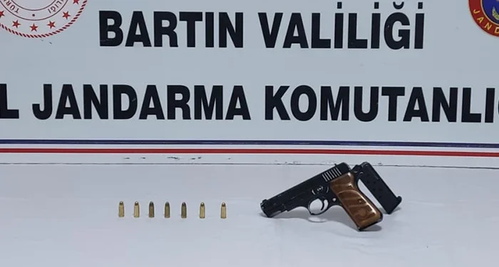 Jandarma denetiminde ruhsatsız Browning silah ele geçti