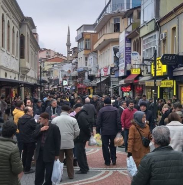 bartinda-yilin-son-gunu.-cadde-insan-seli-1