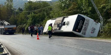 bartinda-yolcu-otobusu-devrildi-1-9-2022