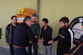 bartinspor-baskani-bayrak-bursada-kaptan-ozeri-yalniz-birakmadi