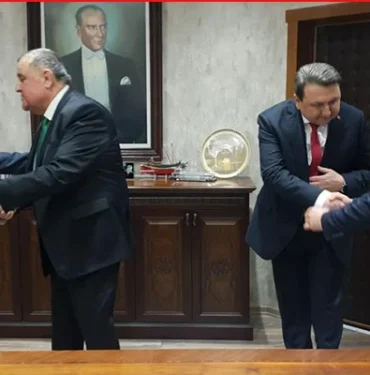 belediye-meclisbinde-ak-parti-mhp-adayina-oy-verdi