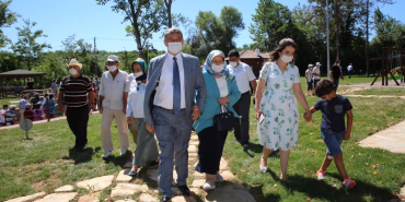 cemal-akin-caglayana-esiyle-birlikte-geldi