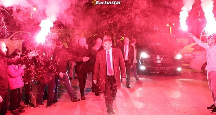 Cemal Akın meşaleyi yaktı, bir günde 5 mahalle mitingi yaptı