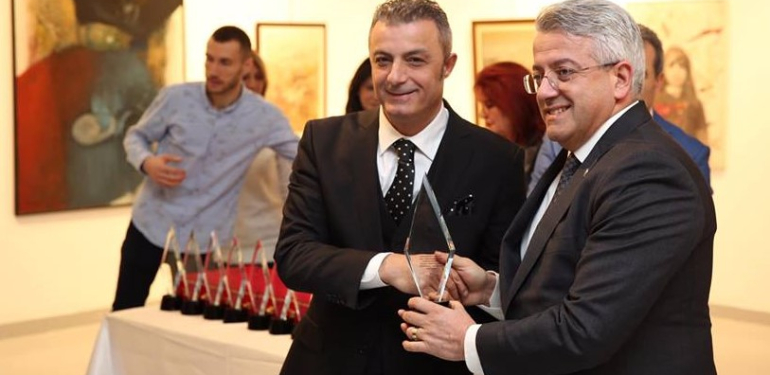 Kültür sanat çalışmaları Başkan Akın’a ödül getirdi