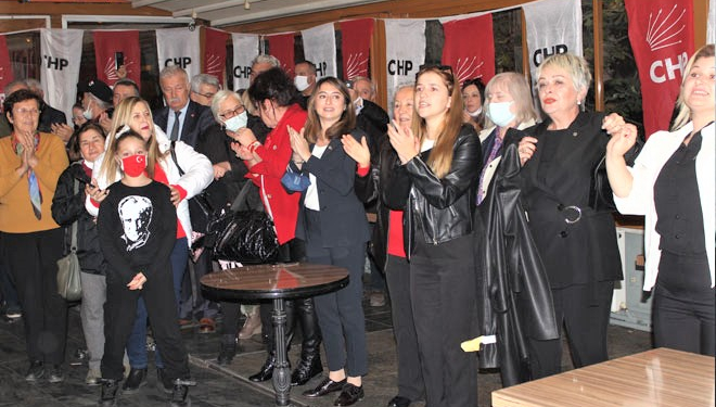 CHP’liler Cumhuriyet’i Yalı’daki kokteyl ile kutladı