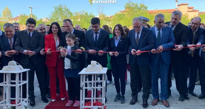 Koç Aile Danışmanlık ve Eğitim Merkezi kurdele kesti
