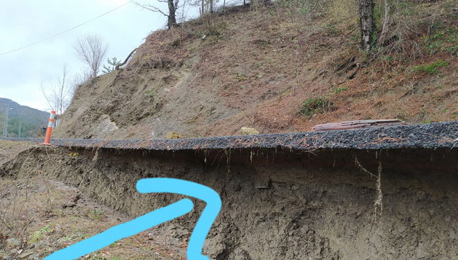 Dikkat! Kumluca-Abdipaşa yolunda tehlikeli heyelan